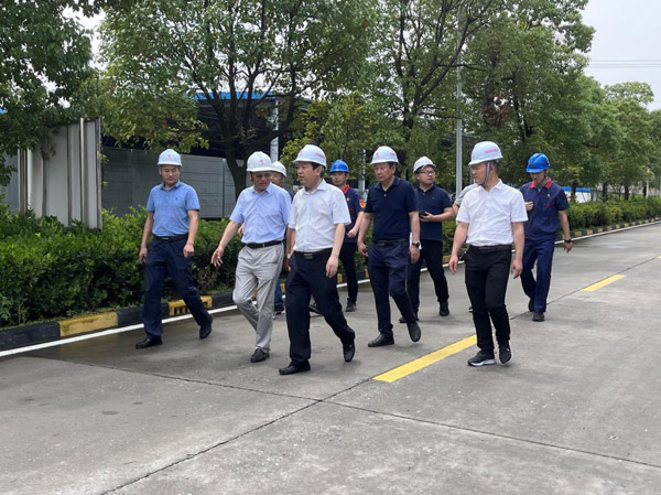 市副市長汪發進到建材公司調研