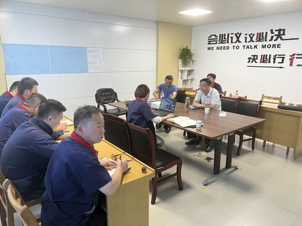 王伍升到建材研究室調研 王伍升到建材研究室調研